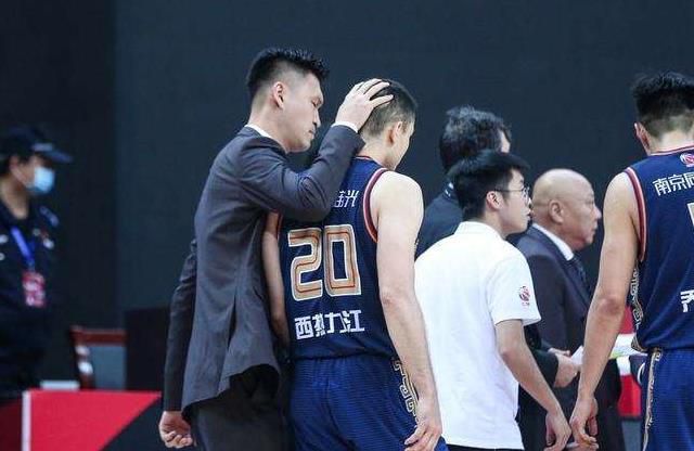 jk情趣女仆白丝下面被揉